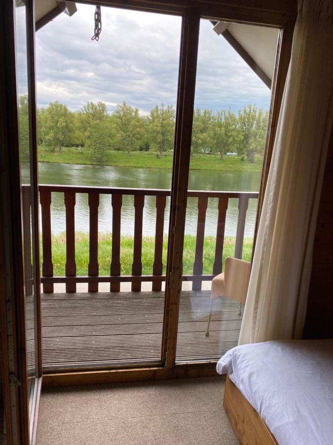 Chalet La Meuse Vila Maaseik Exterior foto